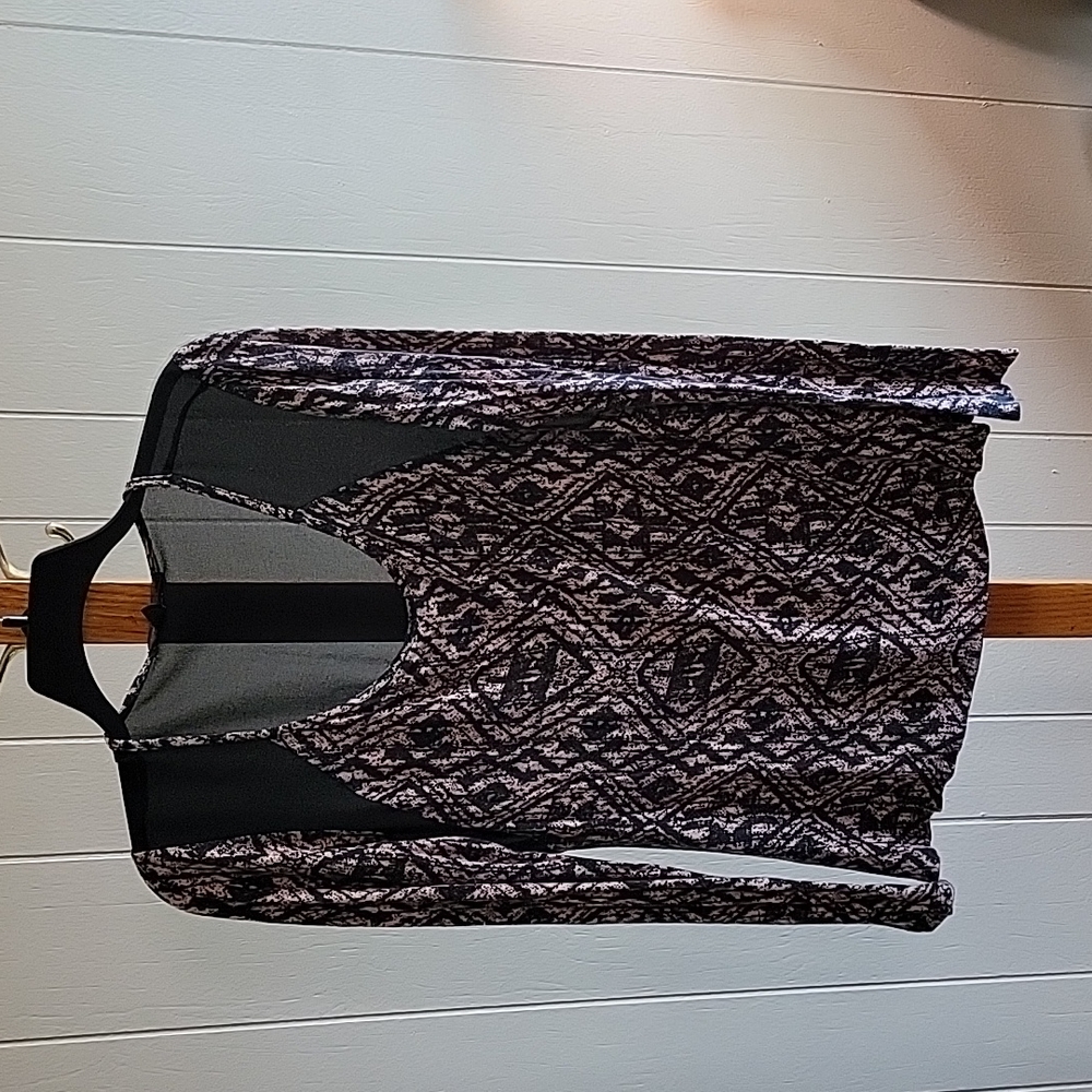 Pattern long sleeve top
